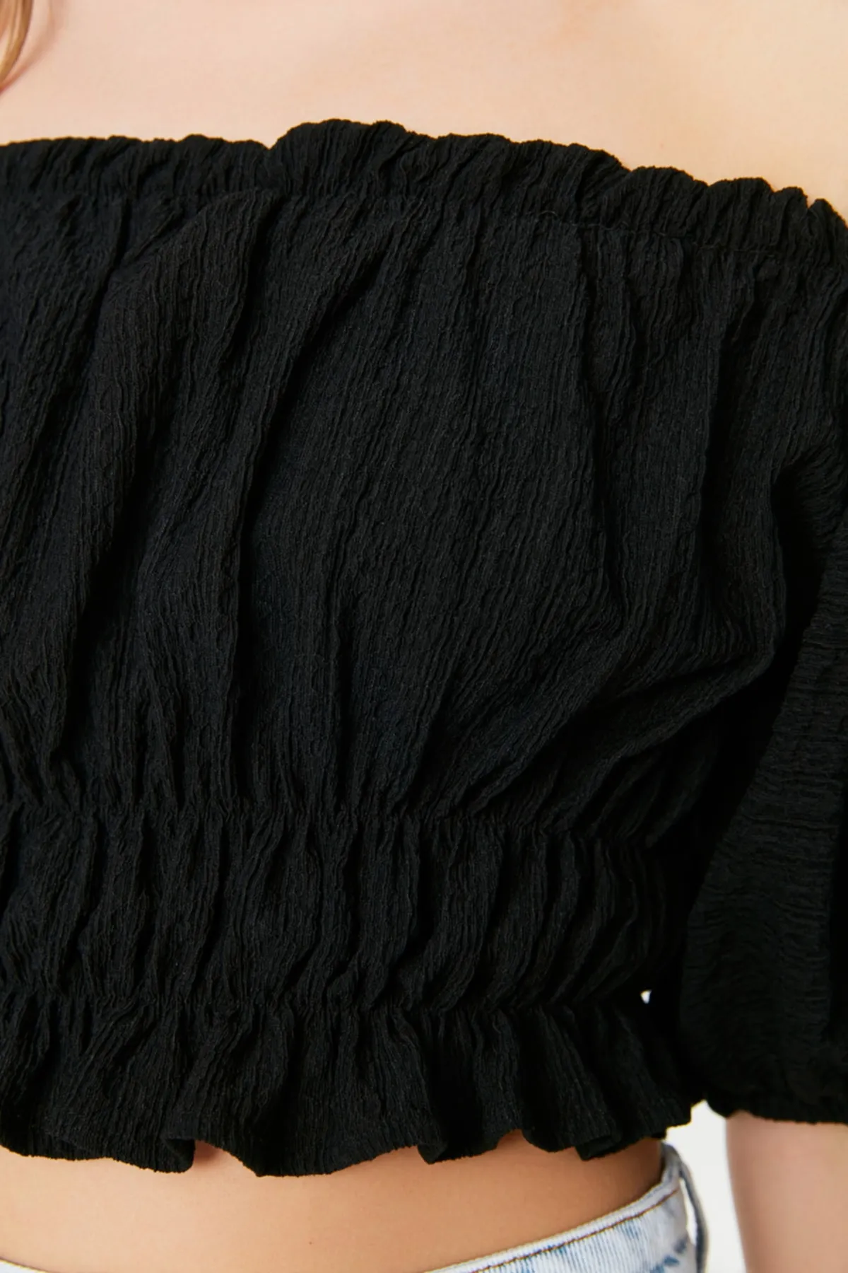 Trendyol Collection  Schwarze, kurz geschnittene Strickbluse mit Carmenkragen TWOSS22BZ1421