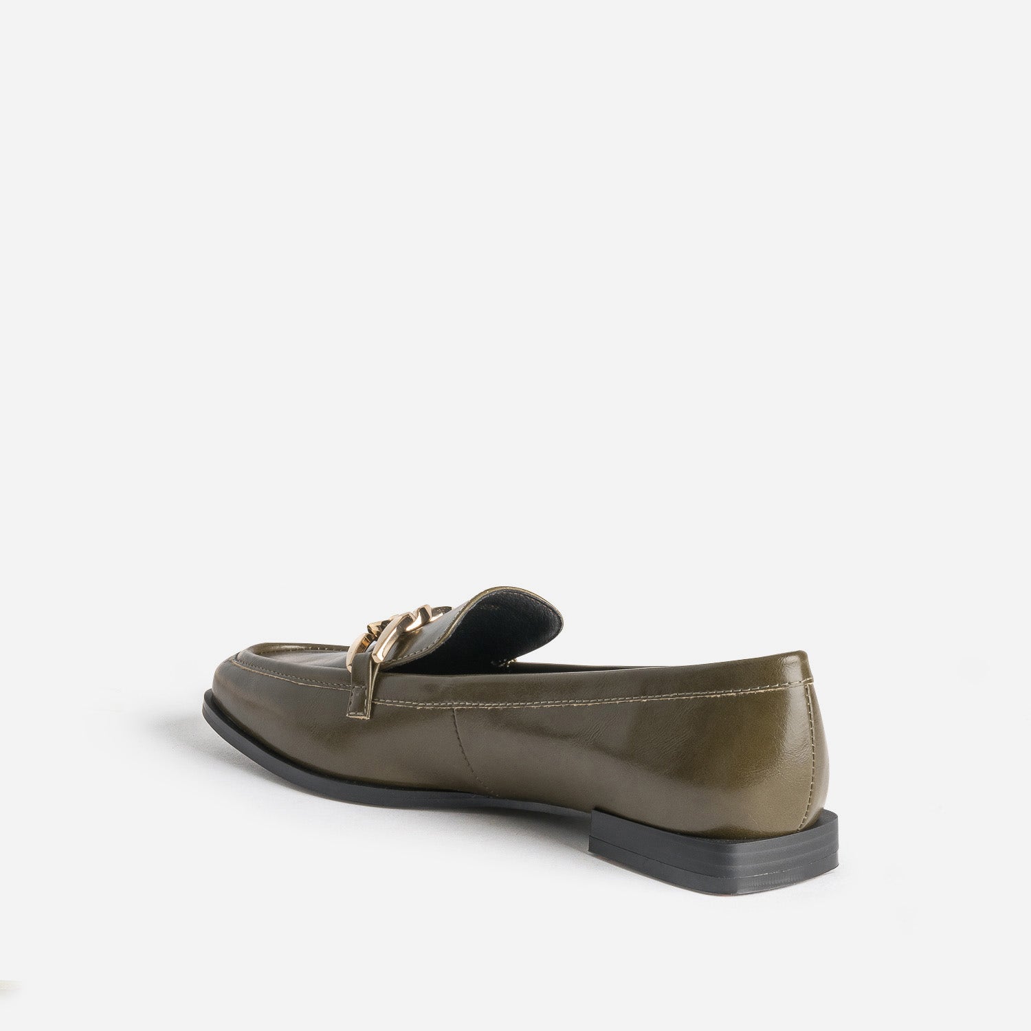 Mocassin kaki avec chaîne dorée