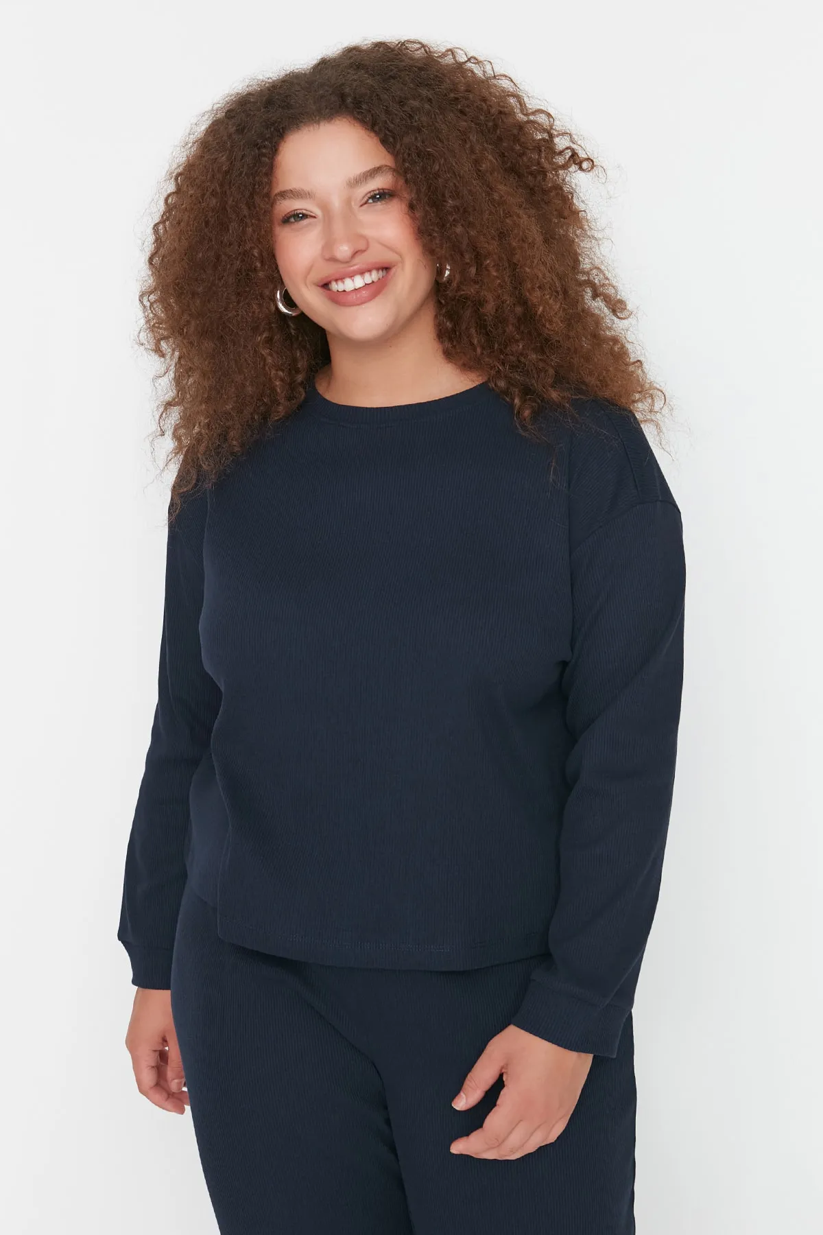 Trendyol Curve  Marineblaues Strick-Pyjama-Set mit Rundhalsausschnitt TBBAW23AI00002