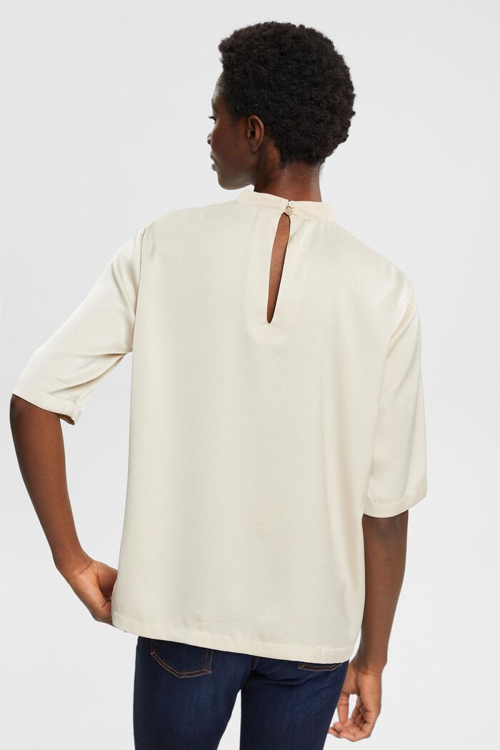 Bluse in Satinoptik