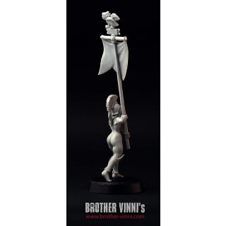 Greek Amazon Standard-bearer (28 mm)