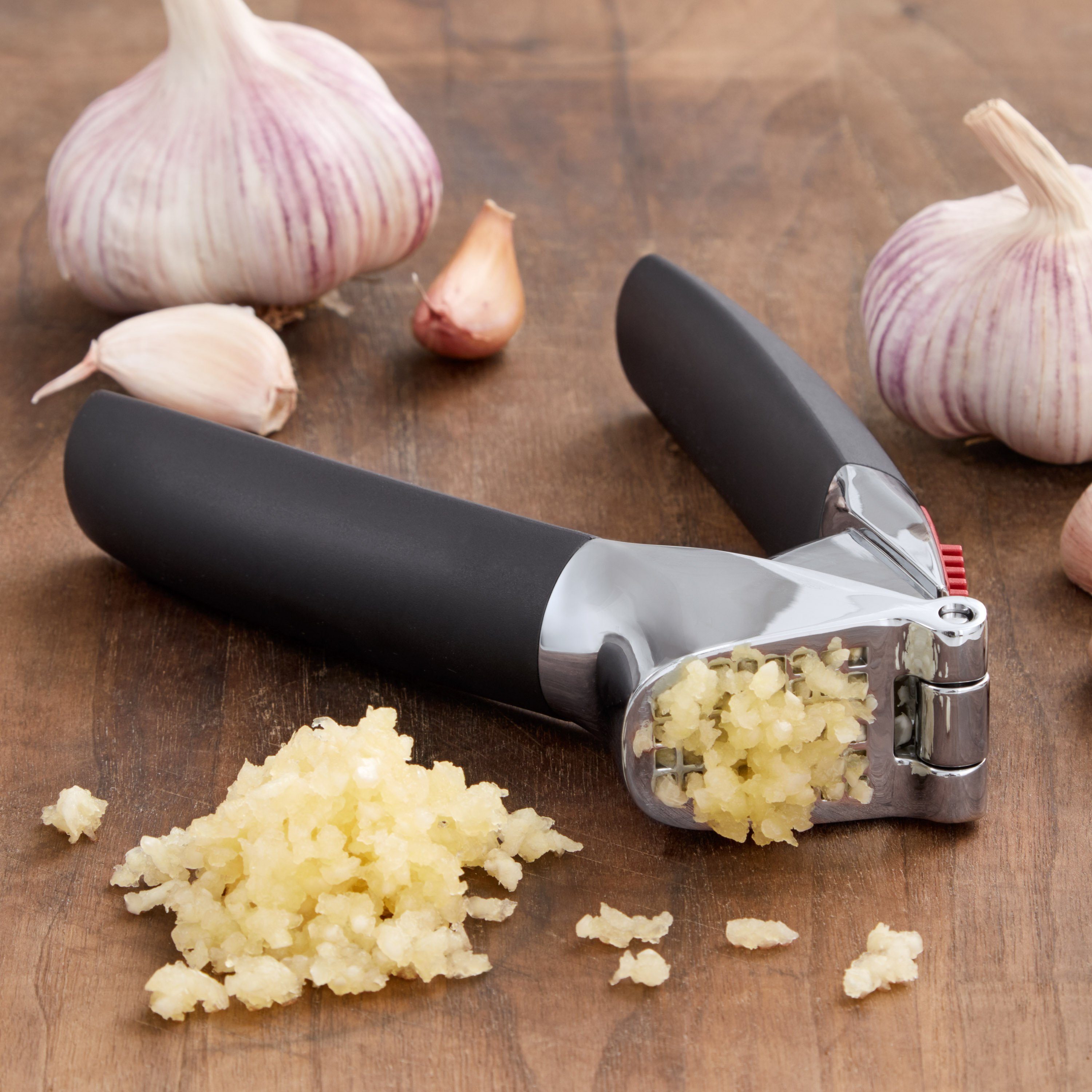 OXO Good Grips Knoblauchpresse OXO Good Grips Knoblauchpresse zum Zerdrücken von Knoblauch und Ingwer – spülmaschinenfest