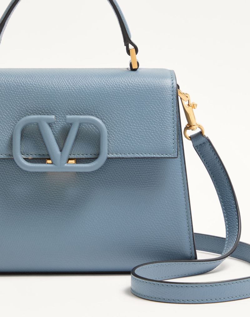 Bolsa Valentino Garavani Vsling pequena em couro de bezerro granulado.