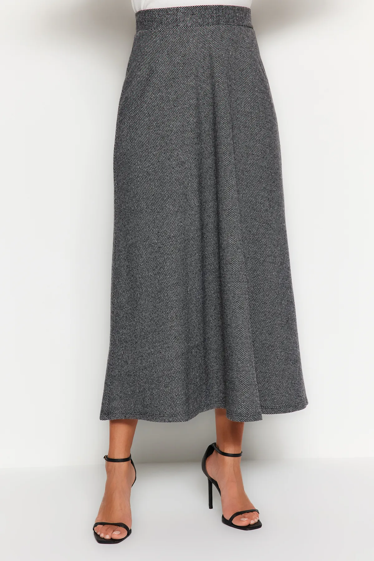 Trendyol Modest  Grauer A-Linien-Strickrock mit hoher Taille und Knopfverschluss TCTAW23EE00052