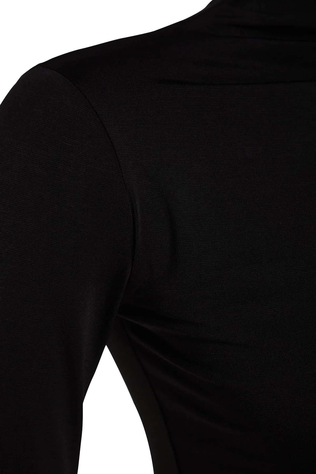 Trendyol Collection  Schwarze drapierte Crop-Bluse mit hohem Kragen TWOAW24BZ00164