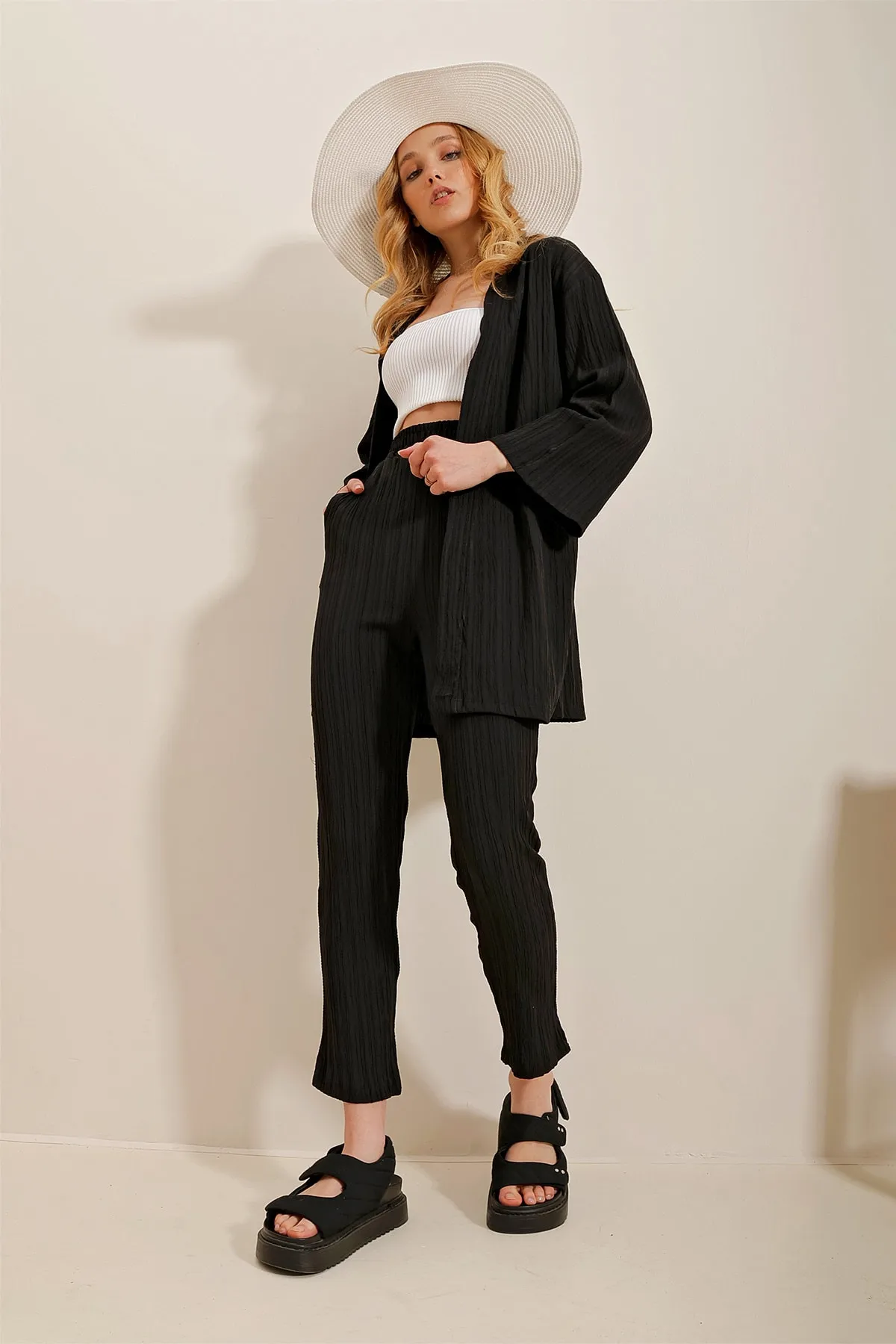 Trend Alaçatı Stili  Schwarzes Damen-Set aus Jacke mit Schalkragen und Palazzo-Hose ALC-X10146