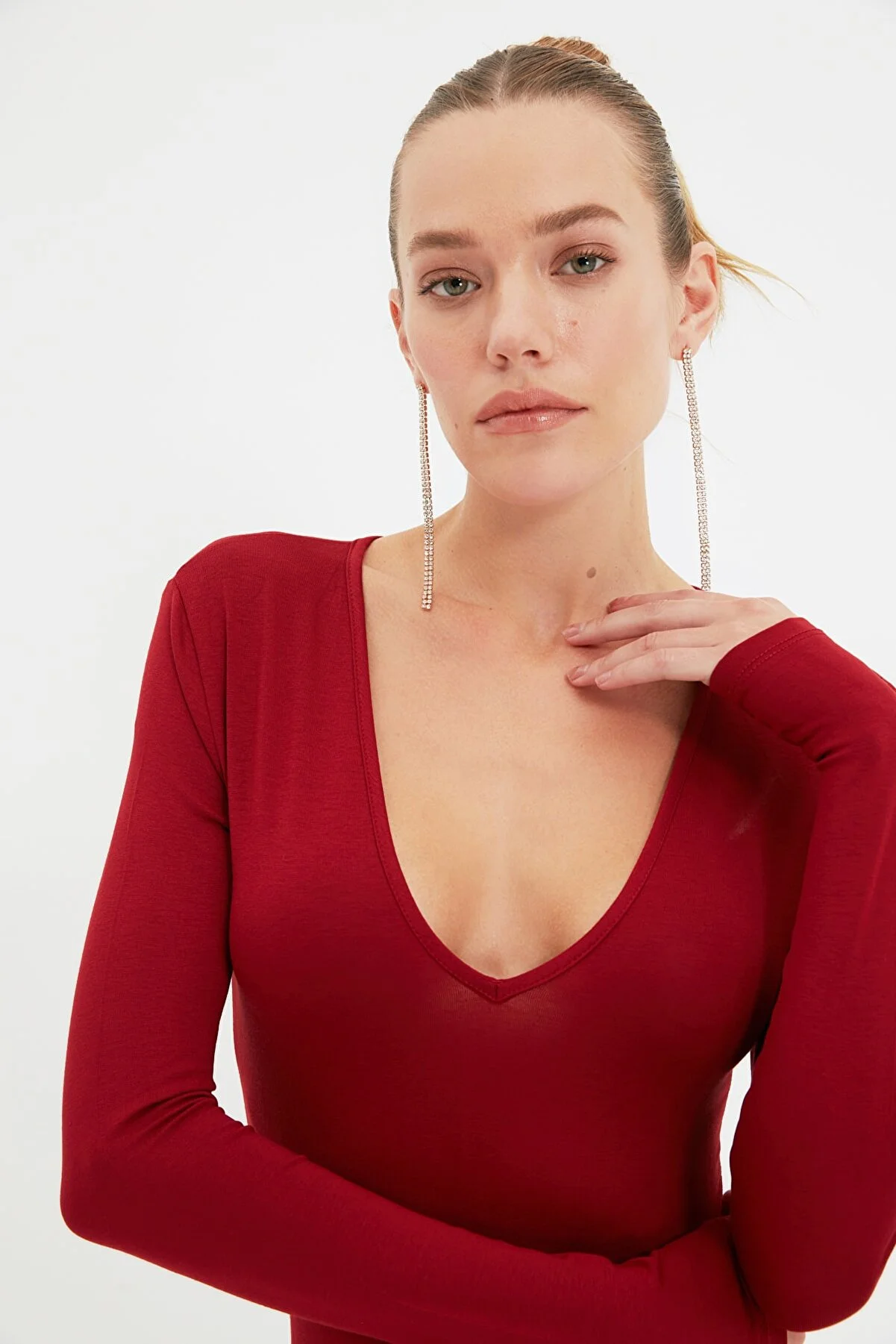 Trendyol Collection  Burgunderfarbener gestrickter Snap-On-Body mit tiefem V-Ausschnitt TPRAW22BD0084