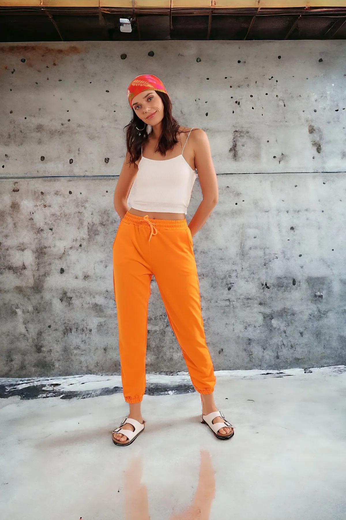 HAKKE  Orangefarbene Damen-Jogginghose mit Taschen