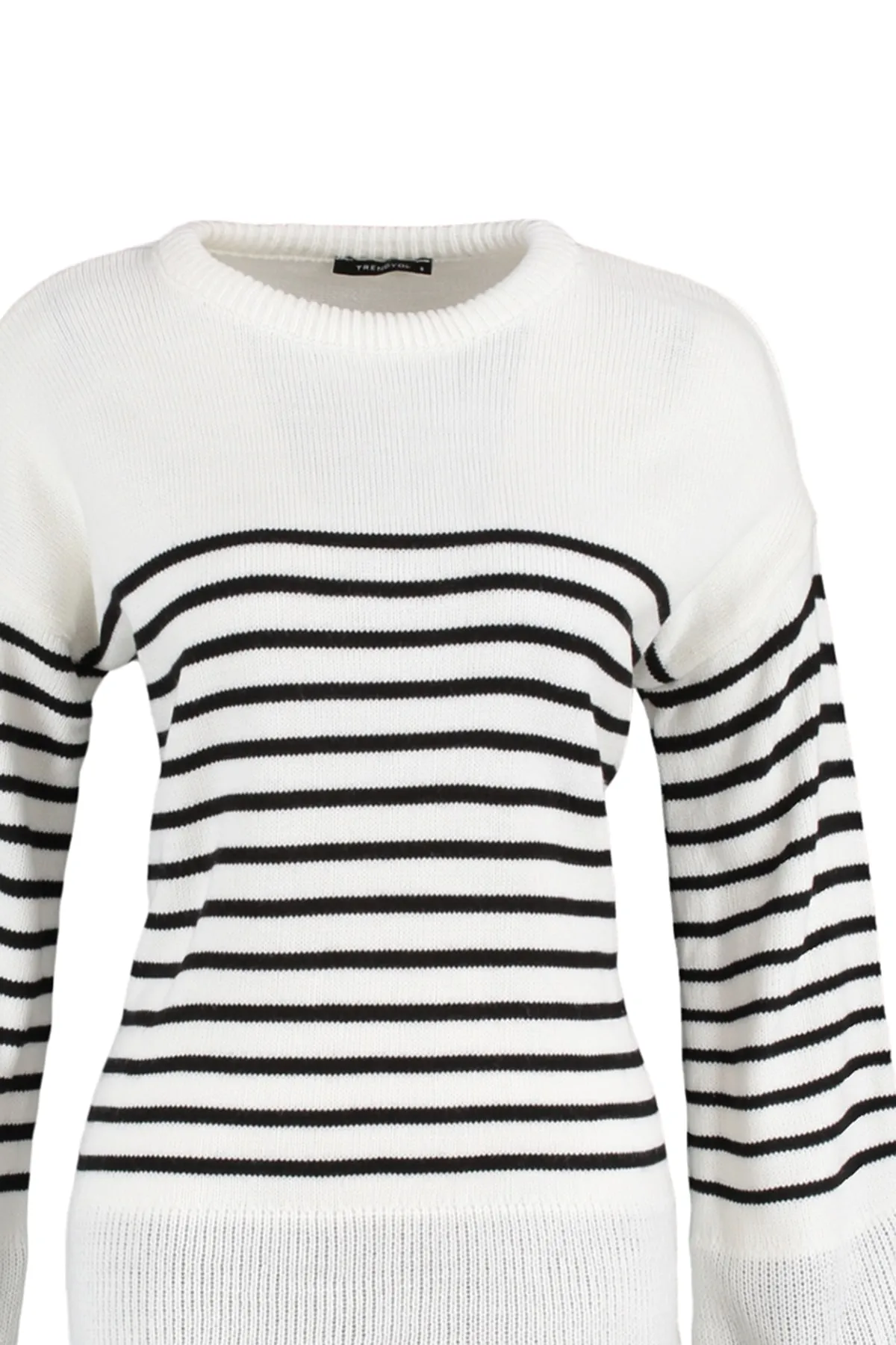 Trendyol Collection  Ecrufarbener, gestreifter Strickpullover mit weiter Passform TWOAW23KZ01031