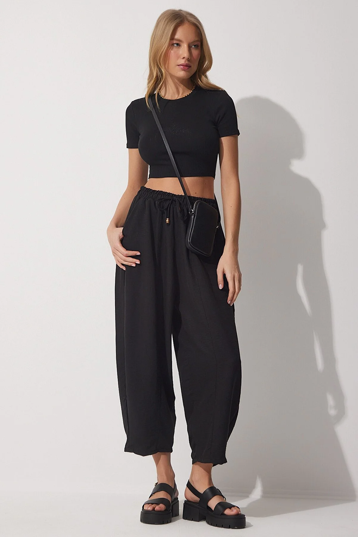 Happiness İstanbul  Leuchtende schwarze Shalwar-Hose aus Leinenviskose mit Taschen für Damen CV00001