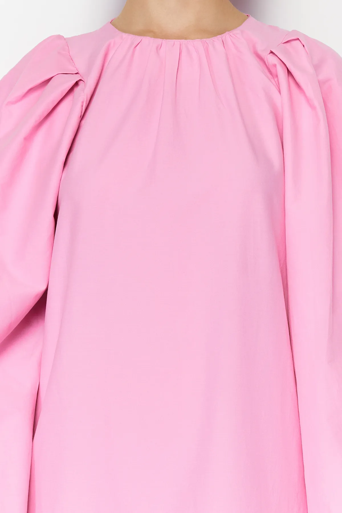 Trendyol Modest  Mehrlagiges, gewebtes Kleid aus Baumwolle mit Ballonärmeln in Rosa TCTSS24EB00070