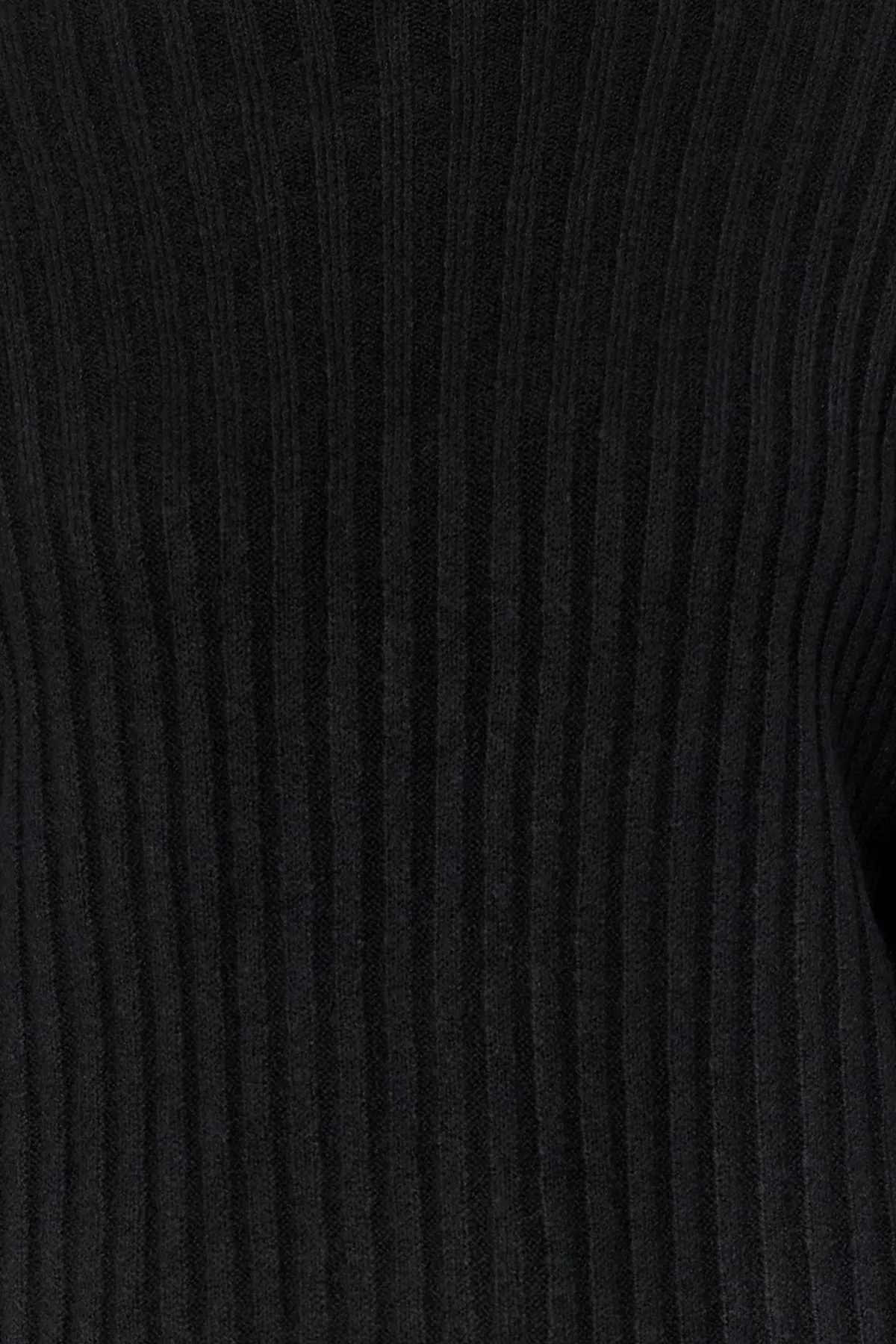 Trendyol Modest  Schwarzer, gerippter, weich strukturierter Strickpullover mit Stehkragen TCTAW24AK00013