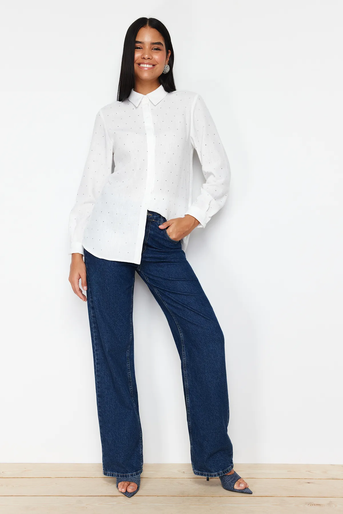 Trendyol Modest  Weißes, gesteinigtes, elegantes Webhemd TCTSS24TG00040