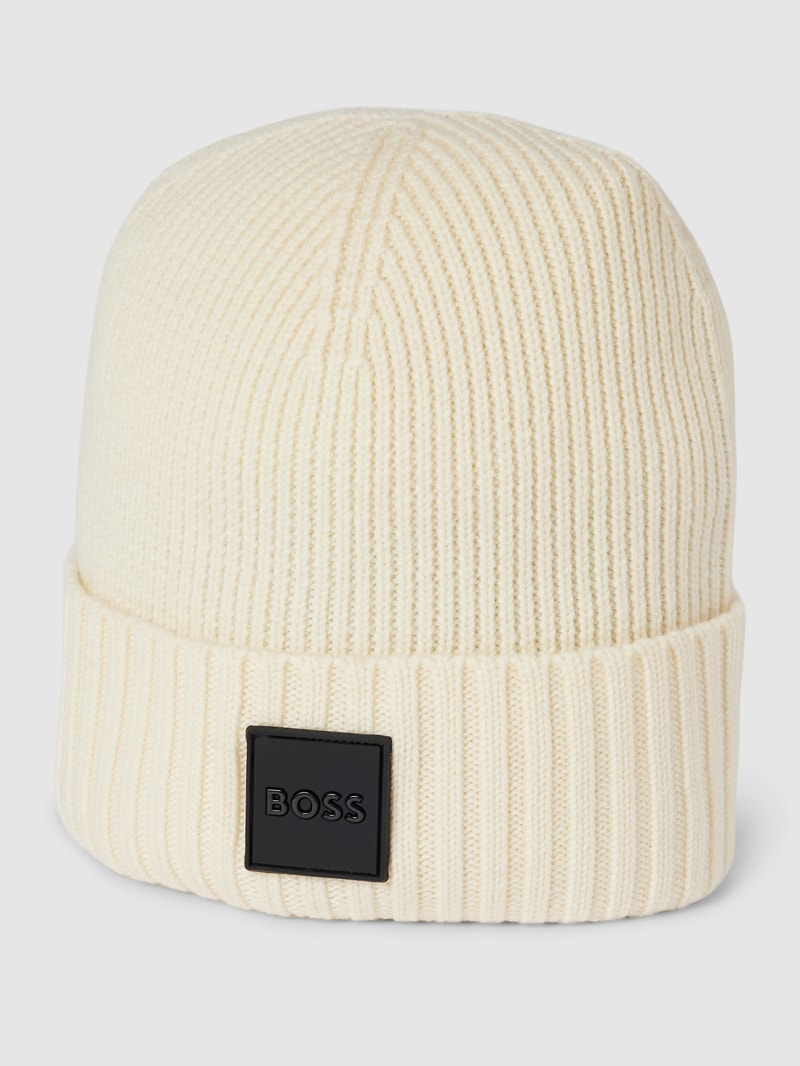 Beanie mit Label-Patch Modell 'Fati' in offwhite