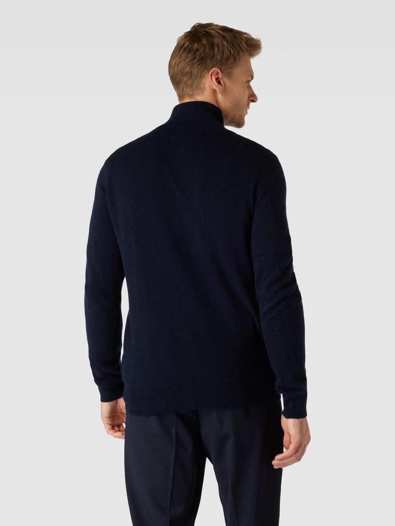 Strickjacke aus Lammwoll-Mix mit Stehkragen und Label-Stitching in marineblau