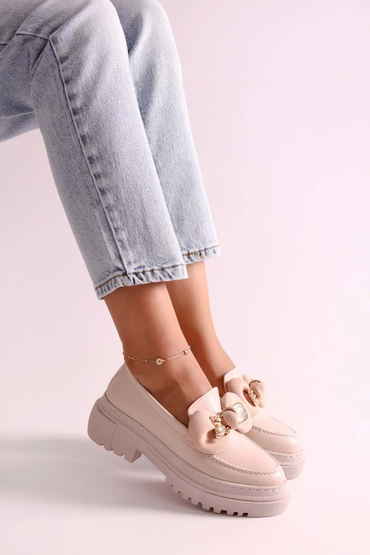 Shoeberry  Damen Astor Beige Skin Loafer mit dicker Sohle und Schleife, Beige Skin