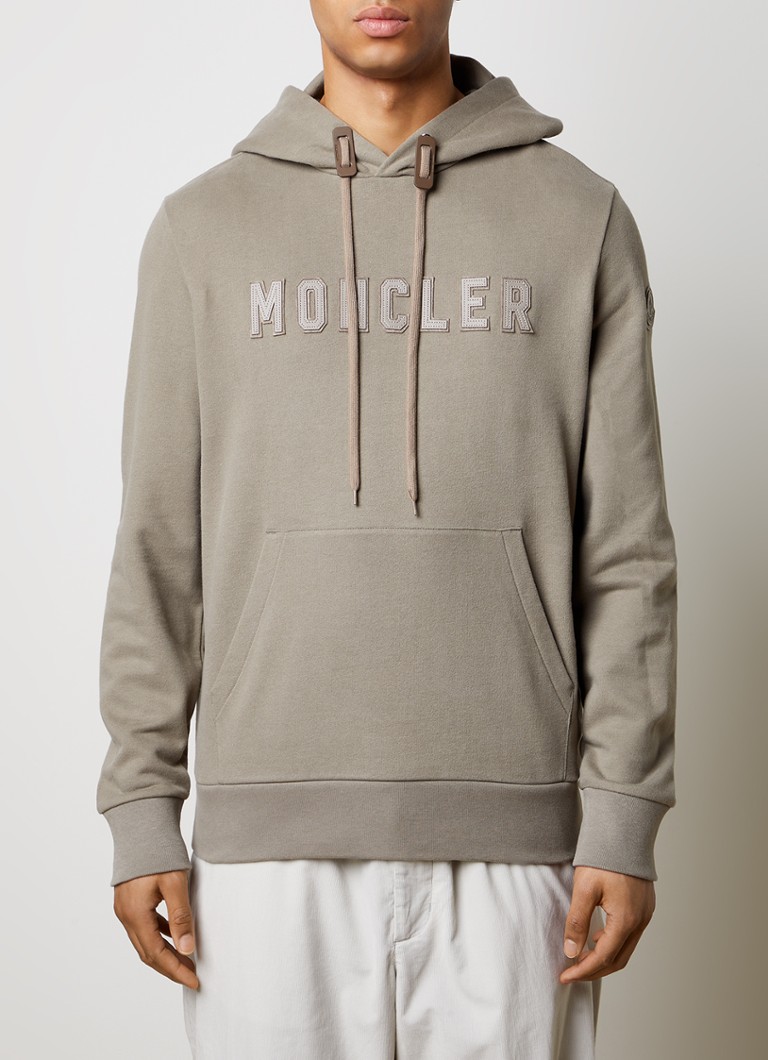Hanorac Moncler cu logo, confecționat din material elastic.