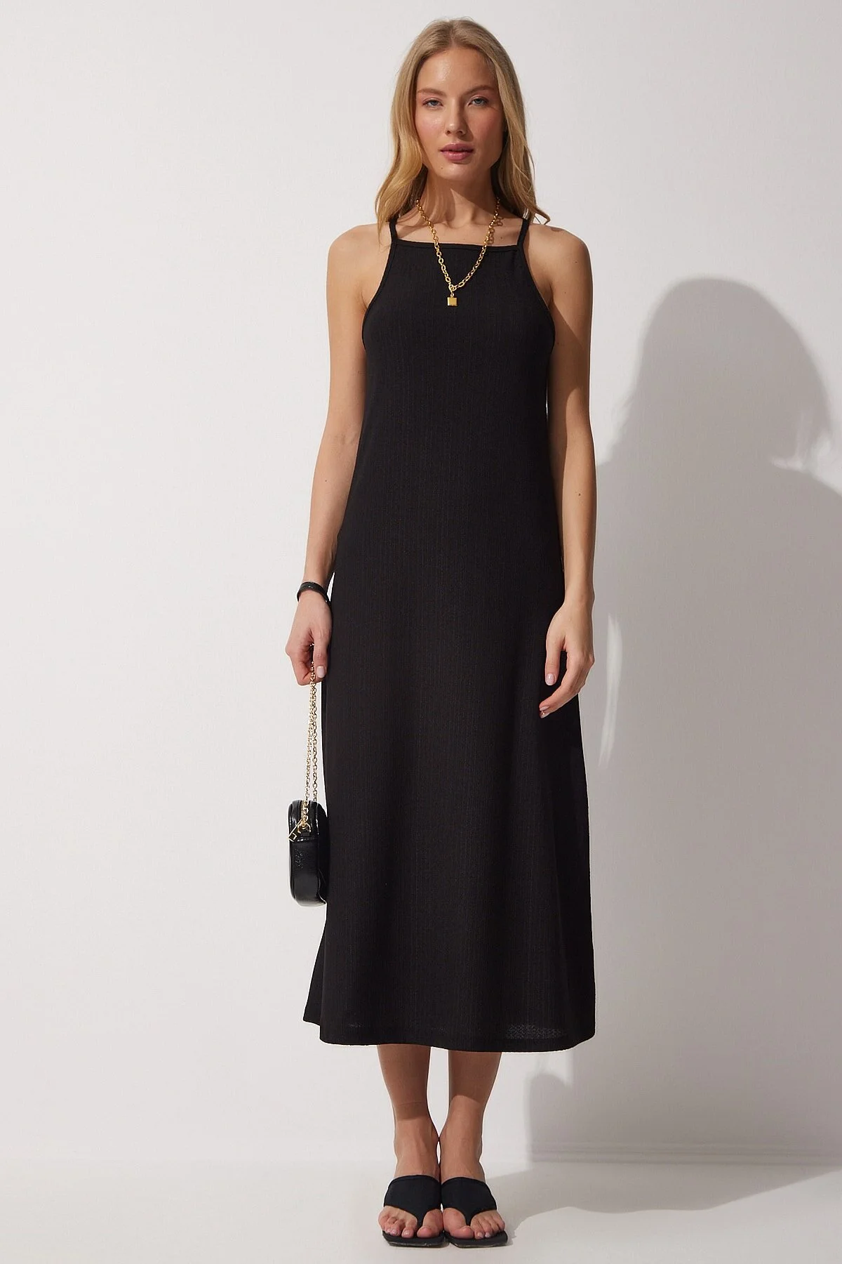 Happiness İstanbul  Schwarzes langes Sommerstrickkleid mit Trägern für Damen DZ00078