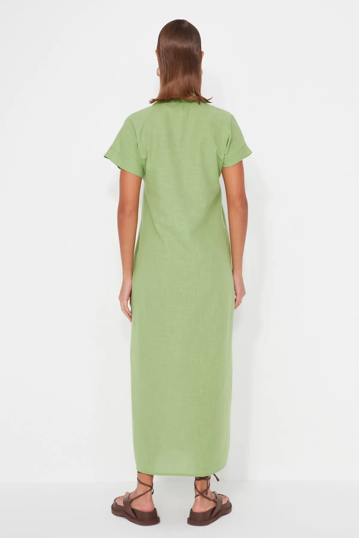 Trendyol Collection  Grünes, weit geschnittenes Maxi-Strandkleid aus 100 % Baumwolle TBESS23EL00094