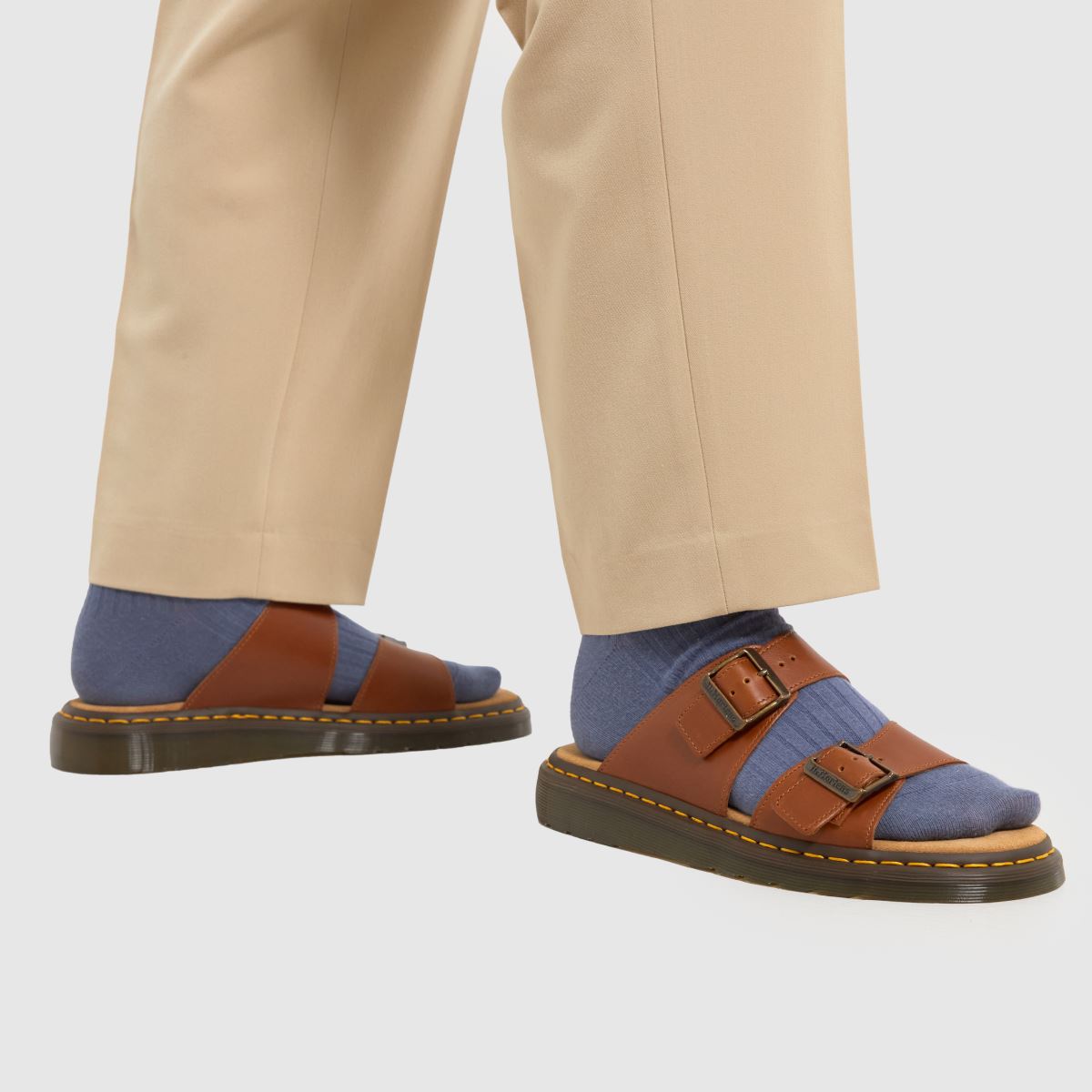 Dr Martens – Josef – Bruna sandaler