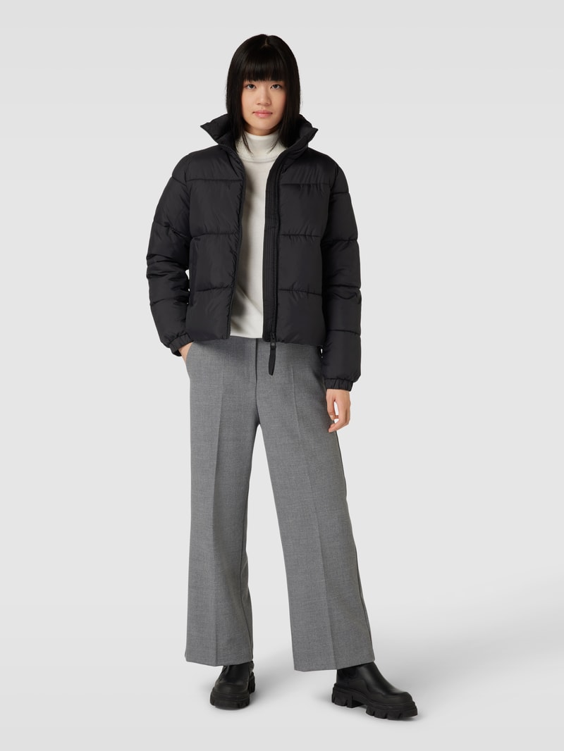 Steppjacke mit Stehkragen in schwarz