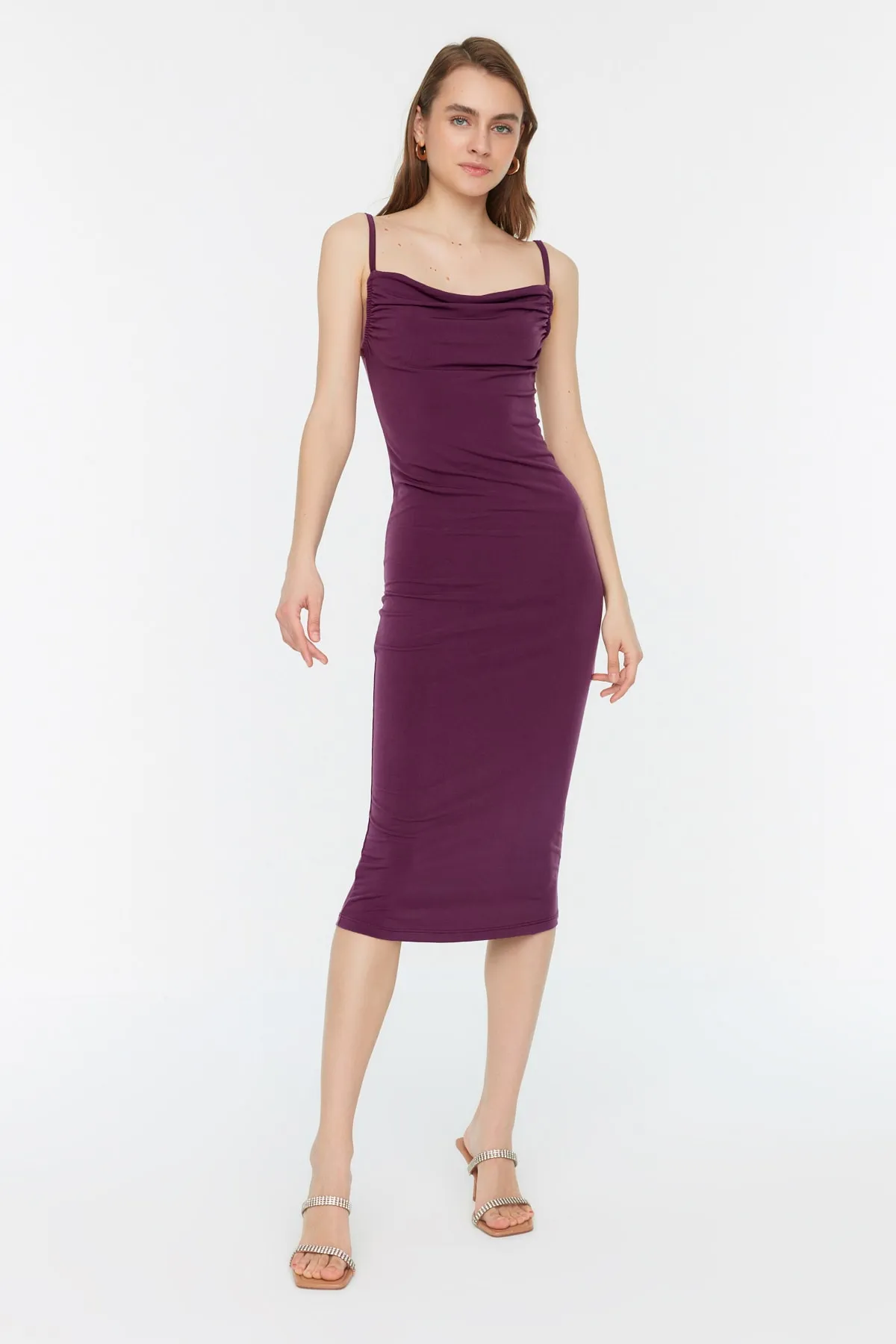 Trendyol Collection  Lila, tailliertes Midi-Bleistiftkleid aus flexiblem Strick mit Degaje-Kragen und Midi-Trägern TWOSS19AD0020