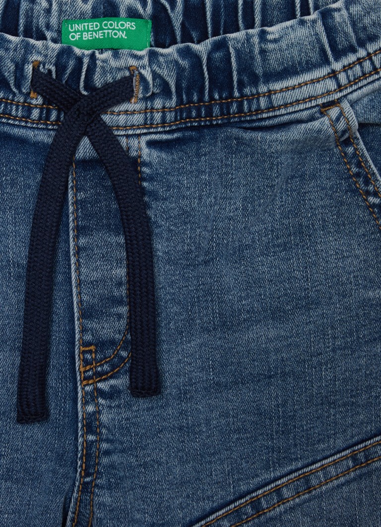 Blugi Benetton cu croială dreaptă și buzunare laterale