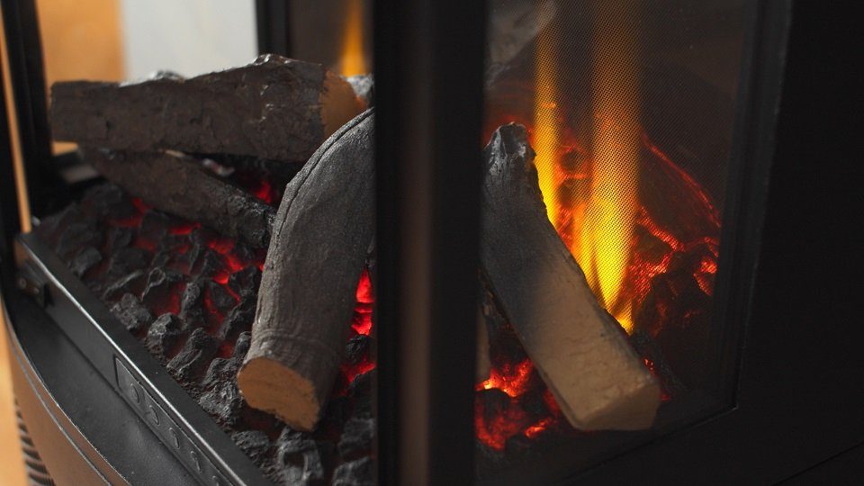 British Fires Elektrokamin Bramshaw mit Holzablage, mit Heizleistung, regelbarem Flammeneffekt und Timerfunktion