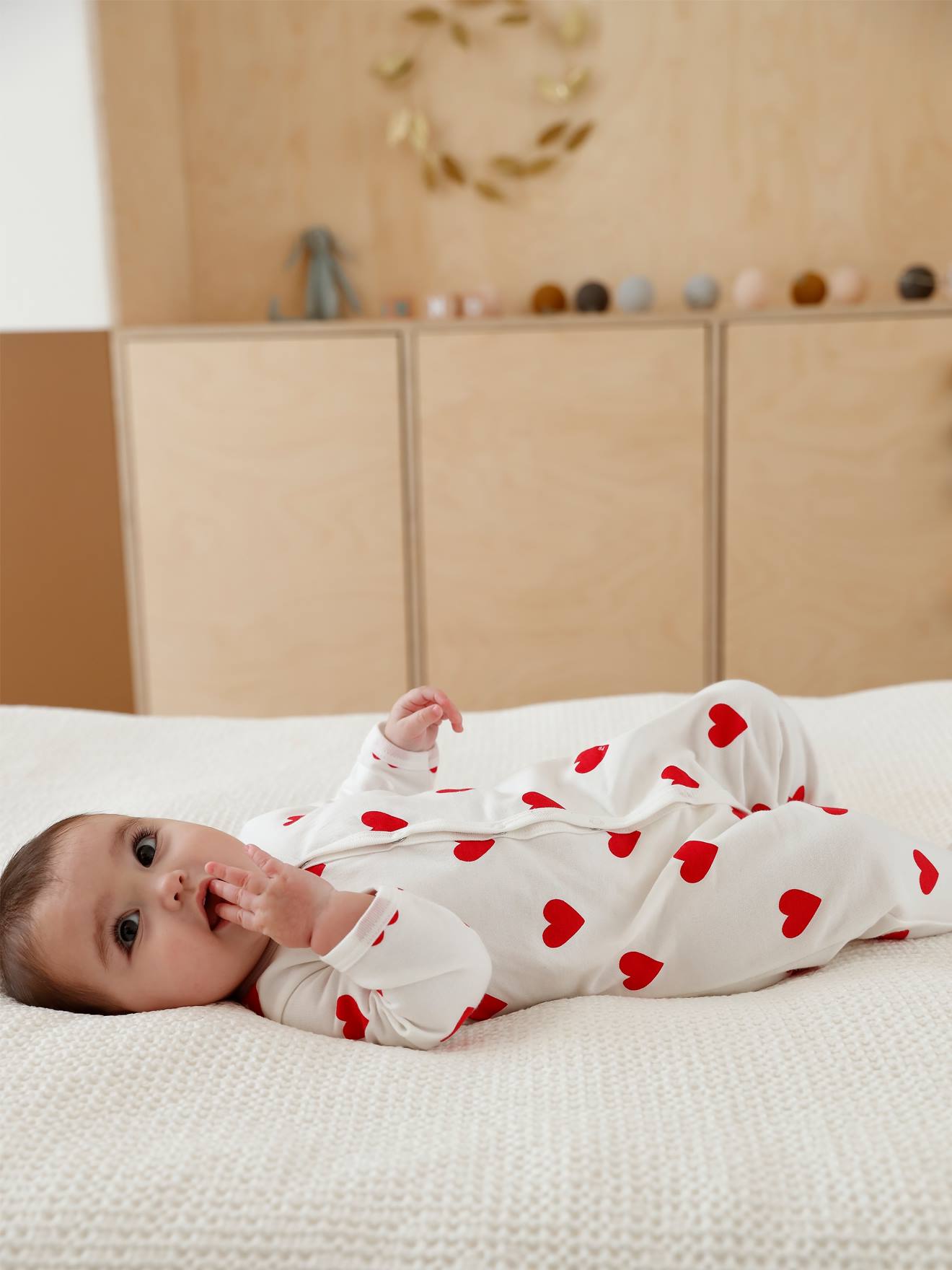 Petit Bateau Baby Strampler, Sweatware Oeko-Tex PETIT BATEAU - weiß bedruckt herzen
