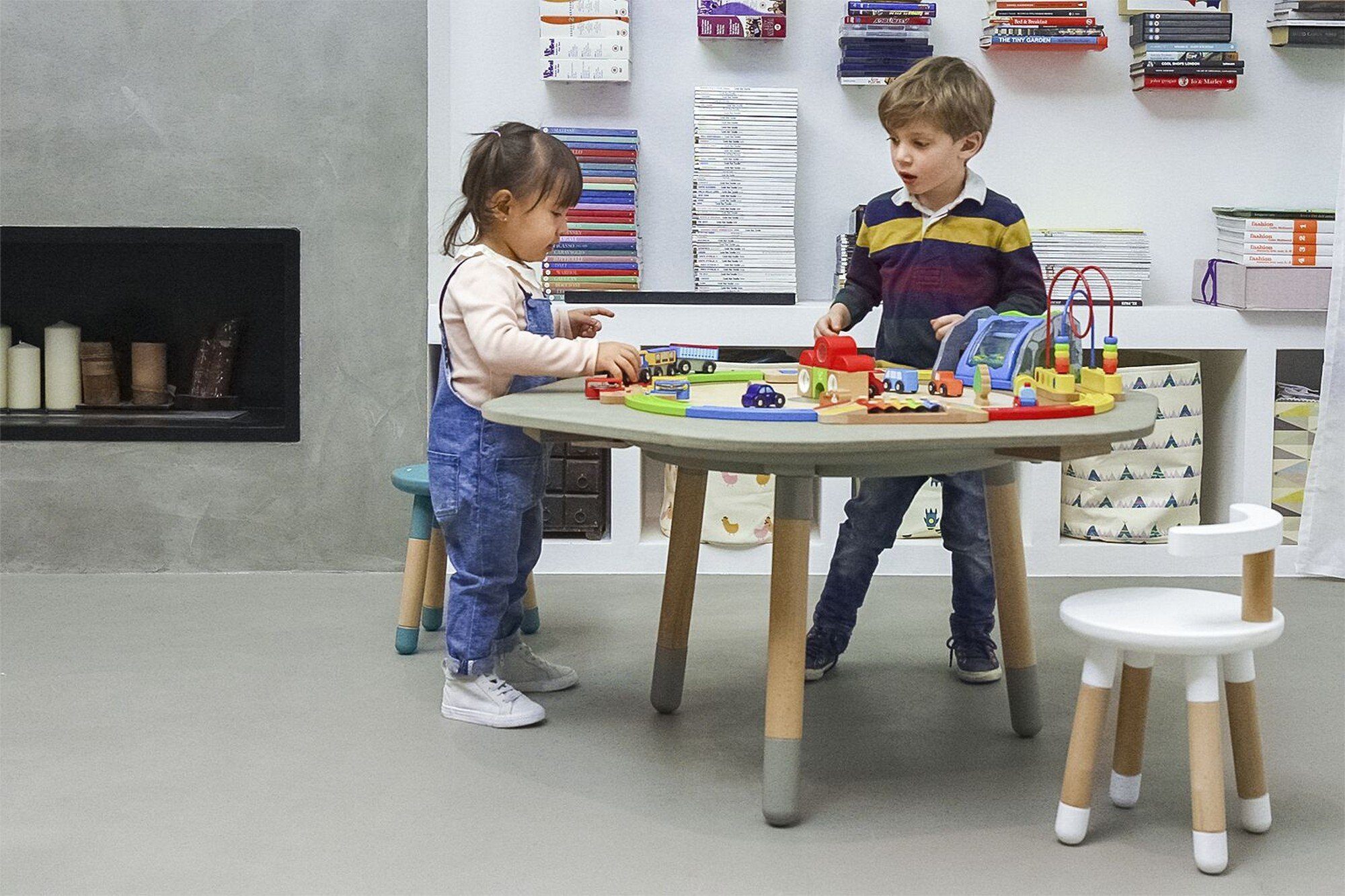 Stokke Kindersitzgruppe MuTable Stuhl - Kinder Holzstuhl für den Multifunktionsspieltisch Mutable - Die ideale Ergänzung für den Spieltisch