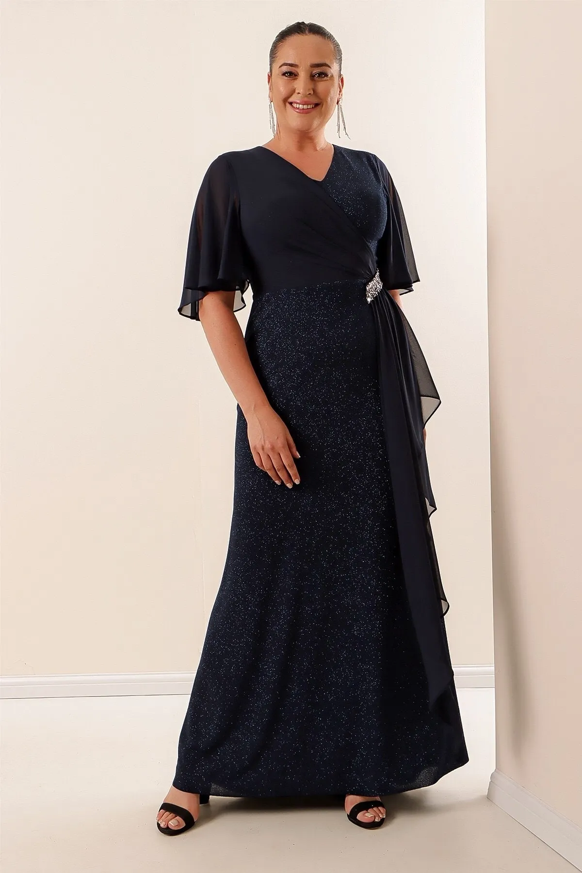 By Saygı  Chiffon-Ärmel, seitliche Steine, Accessoires, gefüttert, Übergröße, silbriges langes Kleid, große Größenauswahl, Saks