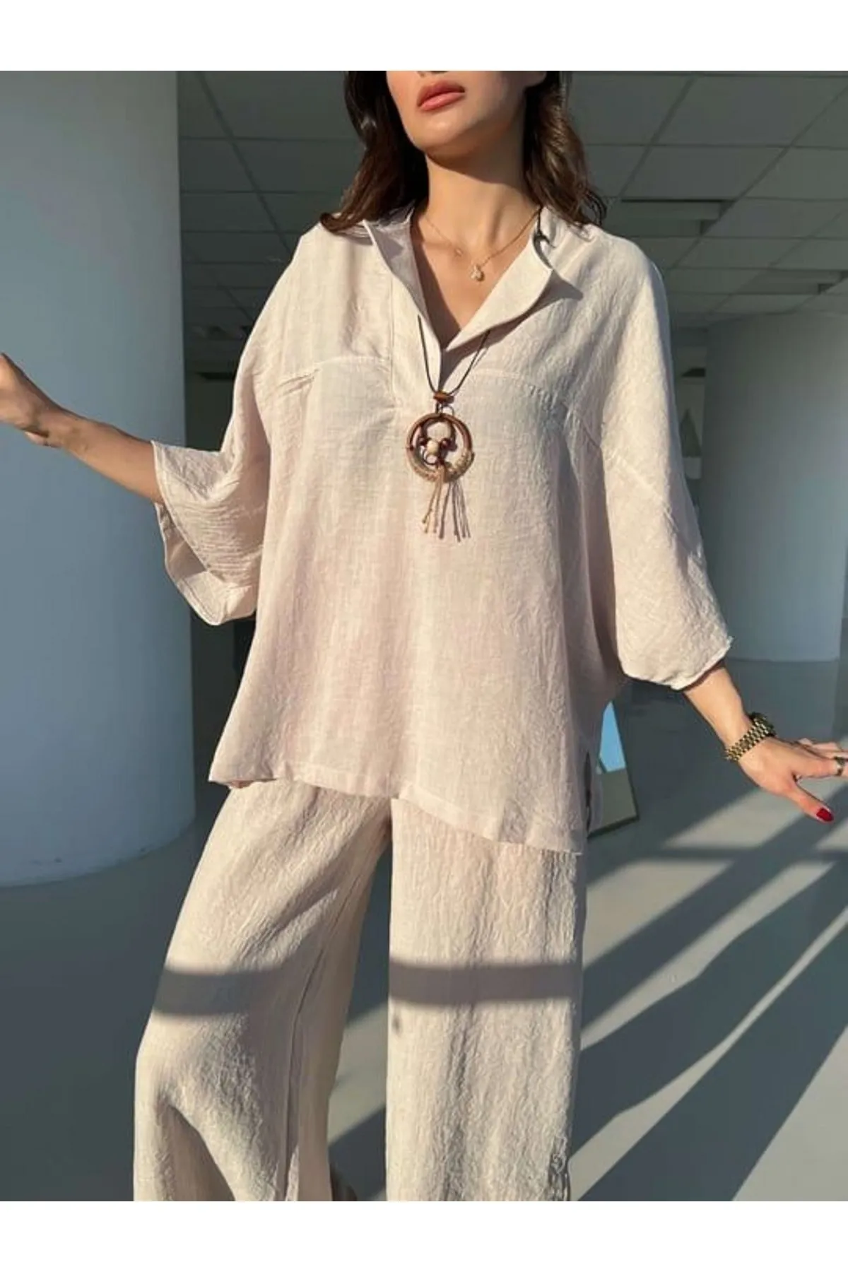 Laluvia  Detailliertes Set mit Halskette mit breitem Bein und Premium-Steinsteinen