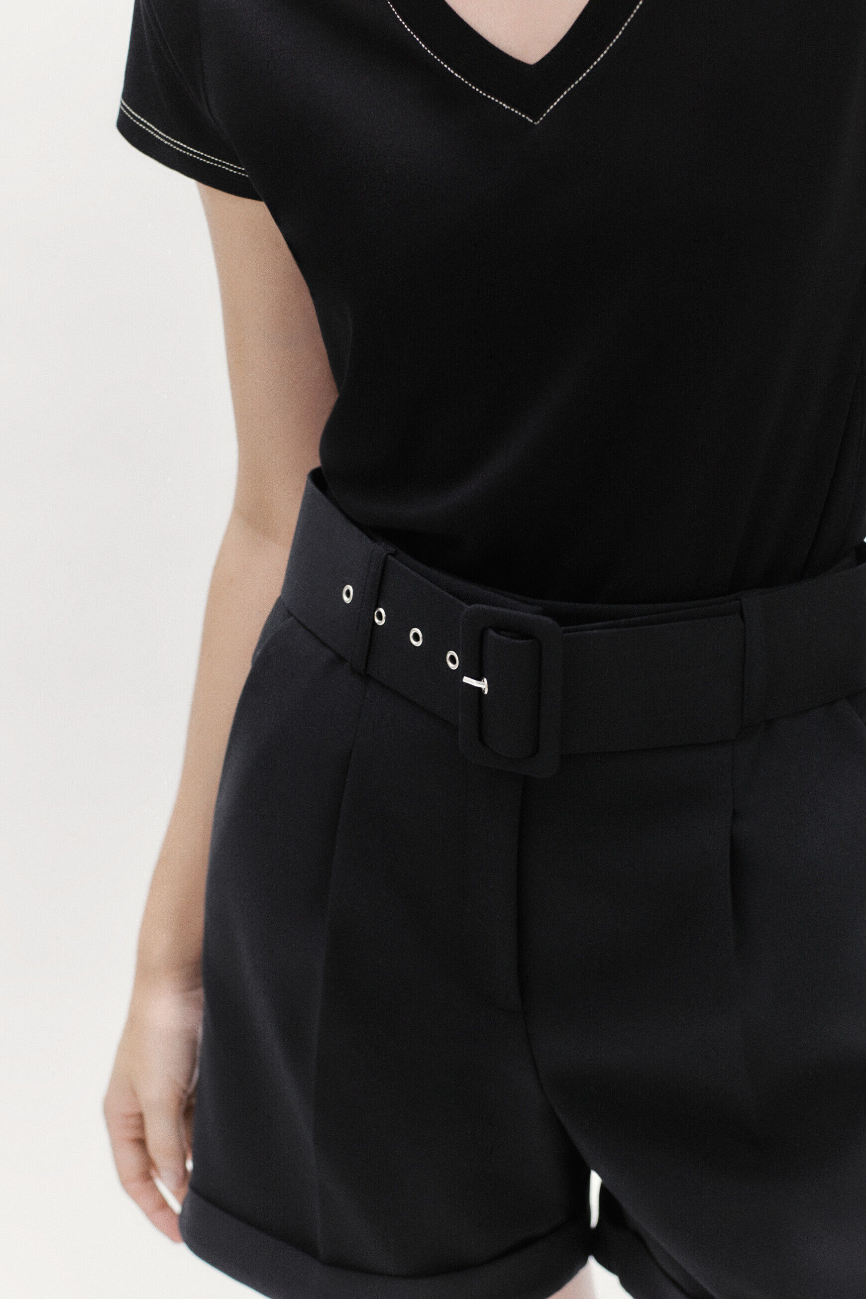 short anito noir femme