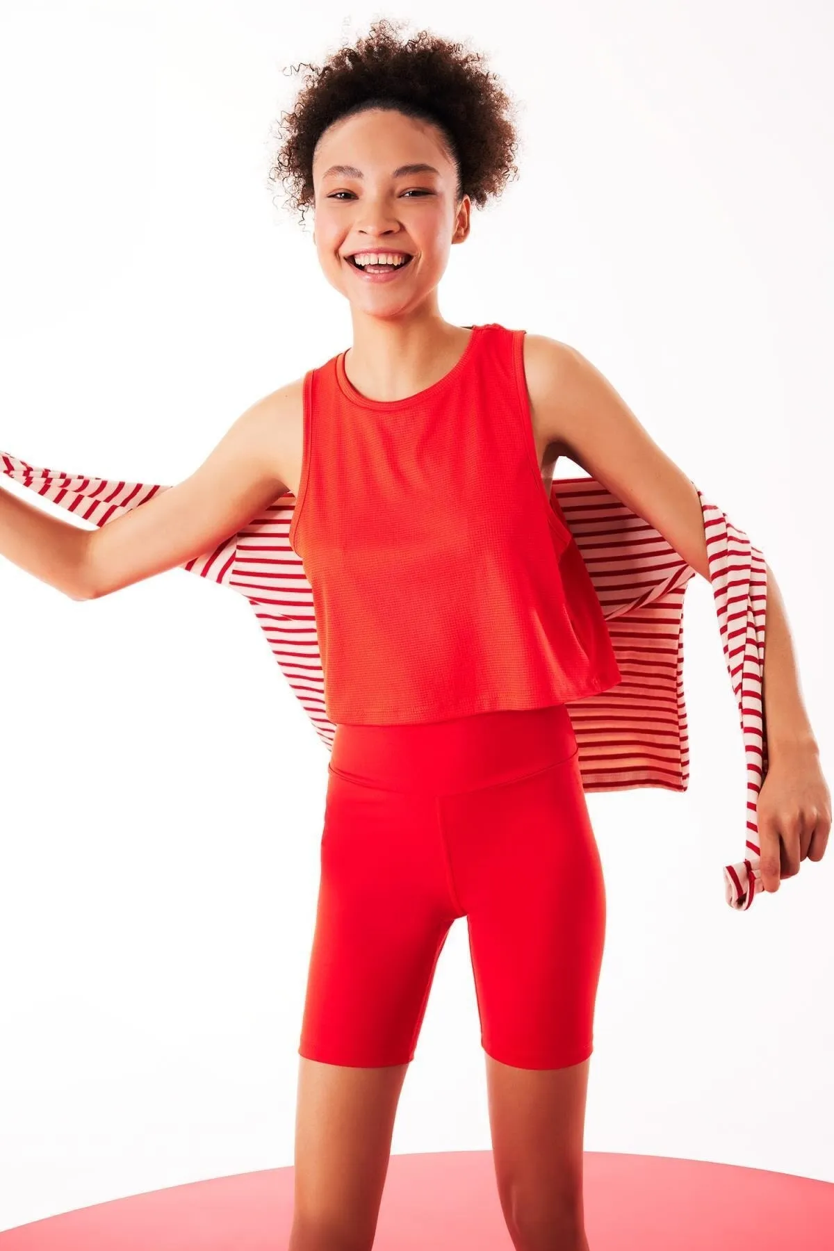 DeFacto  Sportliches Crop Top mit Rundhalsausschnitt - A2518ax23sm