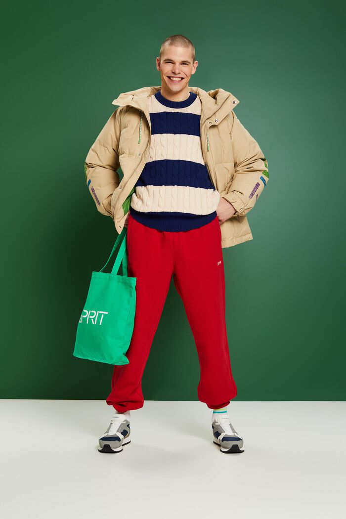 Gestreifter Zopfstrickpullover