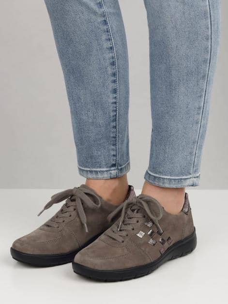 Schnürschuh mit Luftpolsterlaufsohle