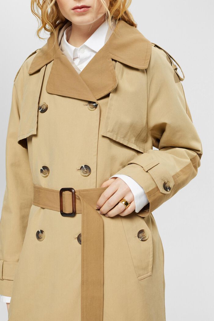 Trenchcoat im Bahnendesign
