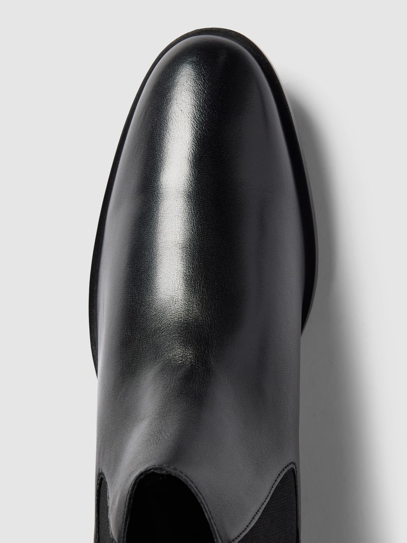 Chelsea Boots mit Label-Details Modell 'Colby' in schwarz
