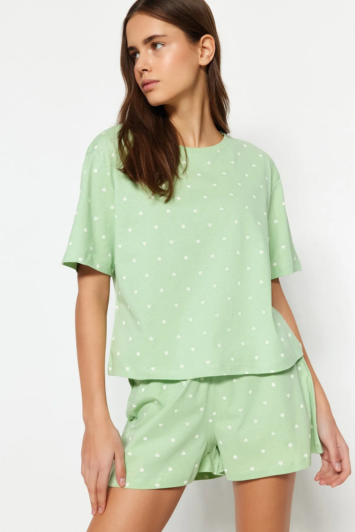Trendyol Collection  Mintgrünes Pyjama-Set aus 100 % Baumwolle mit Herzmuster, T-Shirt und Shorts, Strick-Pyjama-Set THMSS21PT1485