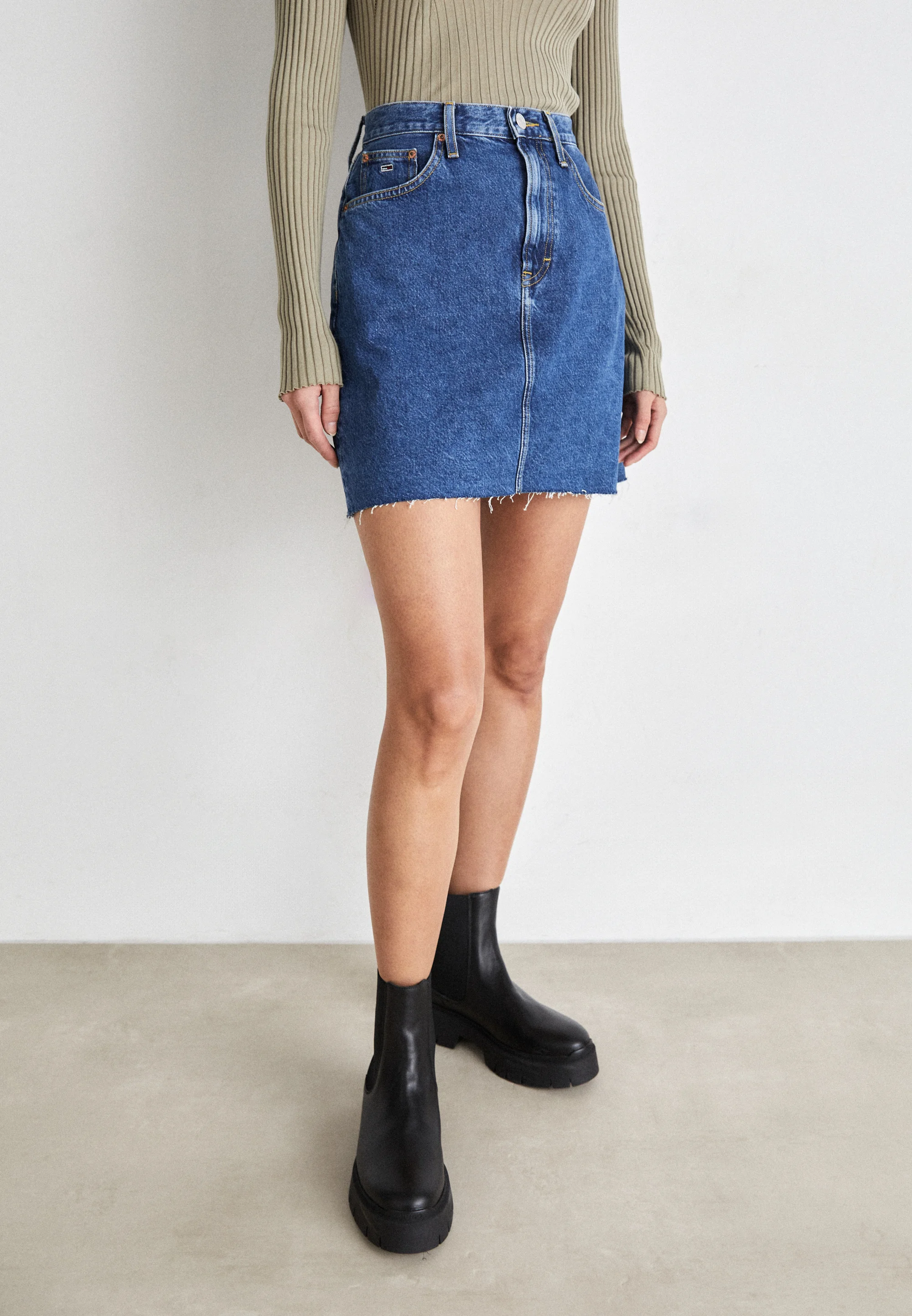 Tommy Jeans MOM SKIRT - Falda vaquera