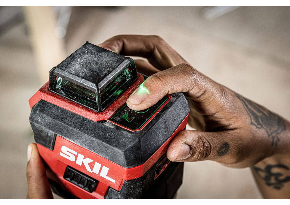 SKIL MT1E1961DA Samonivelační křížový laser 360 zelený + stativ a nabíjecí kabel USB