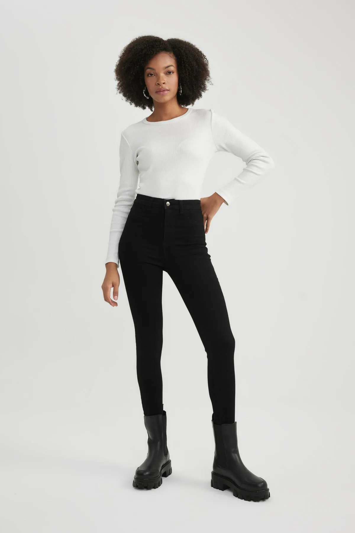 DeFacto  Jegging Jeanshose mit hoher Taille und Knöchellänge und schmalem Bein B7498ax24sp