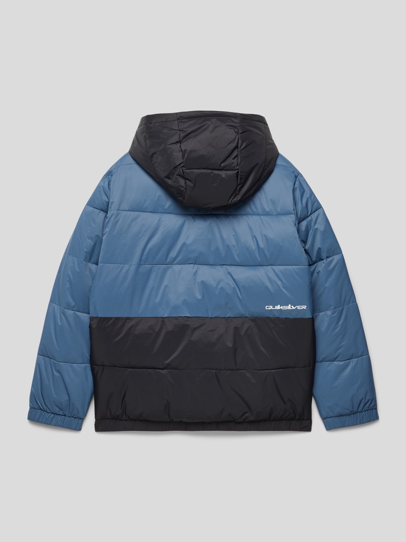 Steppjacke mit Label-Patch in rauchblau