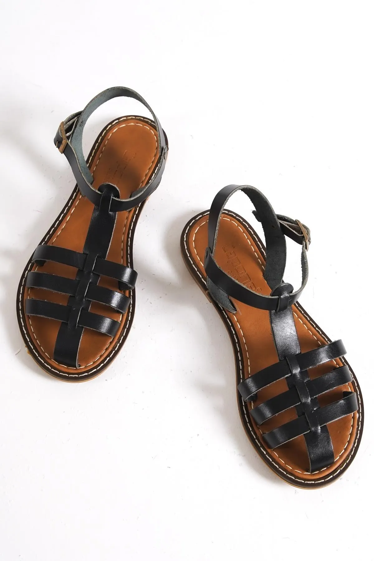Capone Outfitters  Capone Gladiator Schwarze Damen-Ledersandalen mit Riemen