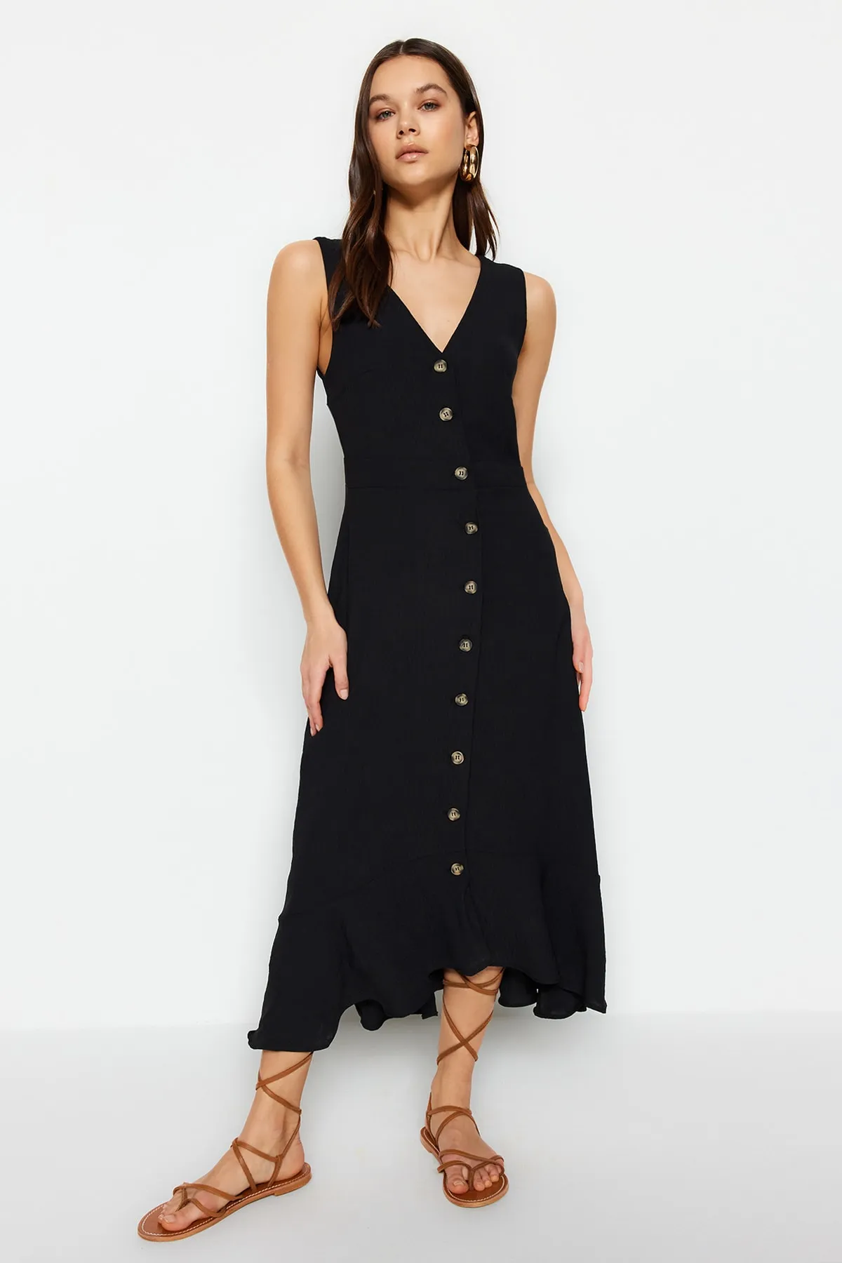 Trendyol Collection  Schwarzes Midi-Webkleid mit Knopfdetail und geradem Schnitt TWOSS23EL02158