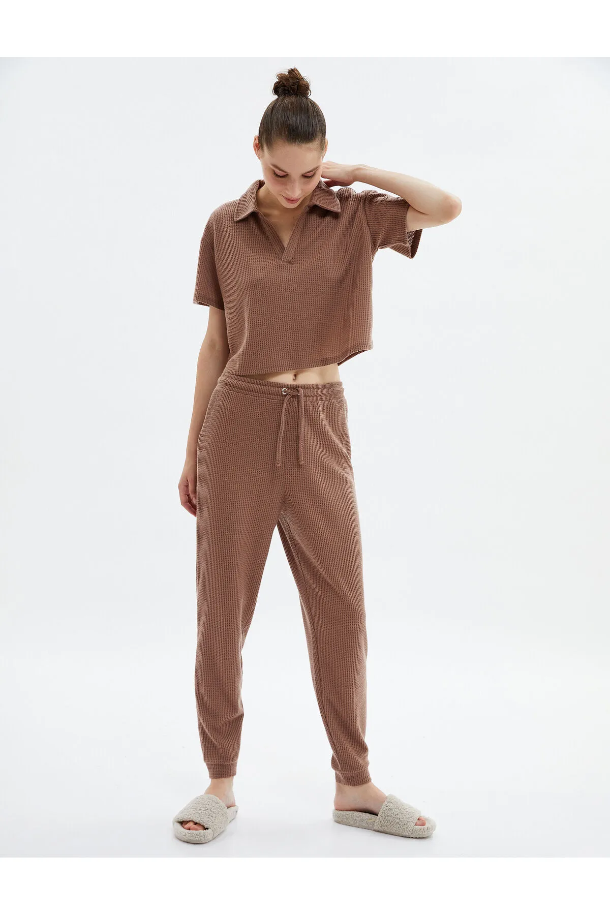 Koton  Kurzärmliges, kurzes Pyjama-Oberteil mit Rollkragen und Polokragen