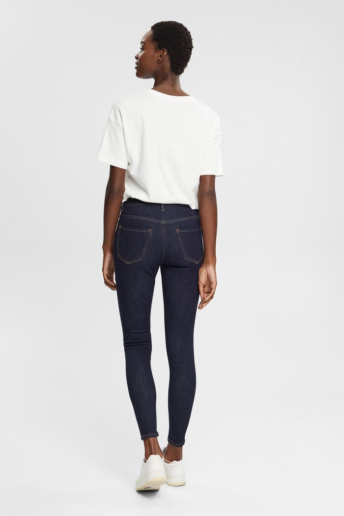 Recycelt: Shaping-Jeans mit Organic Cotton