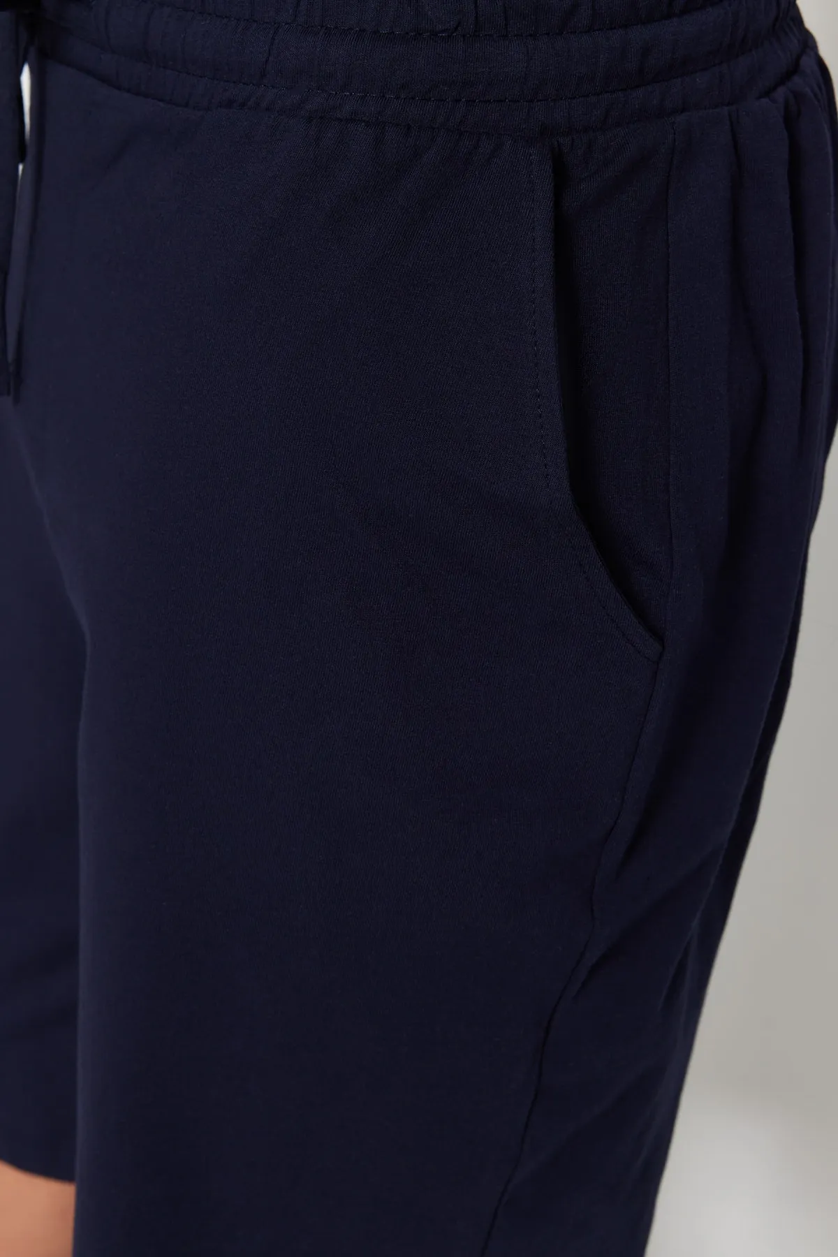 Trendyol Collection  Marineblaues Unisex-Pyjama-Set mit Shorts und Apache-Kragen in normaler Passform TMNSS23PT00007
