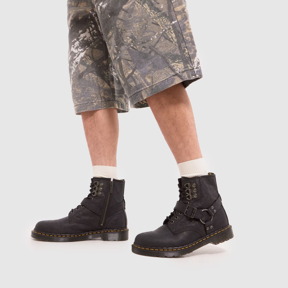 Dr Martens – 1460 – Svarta stövlar med metalldetaljer