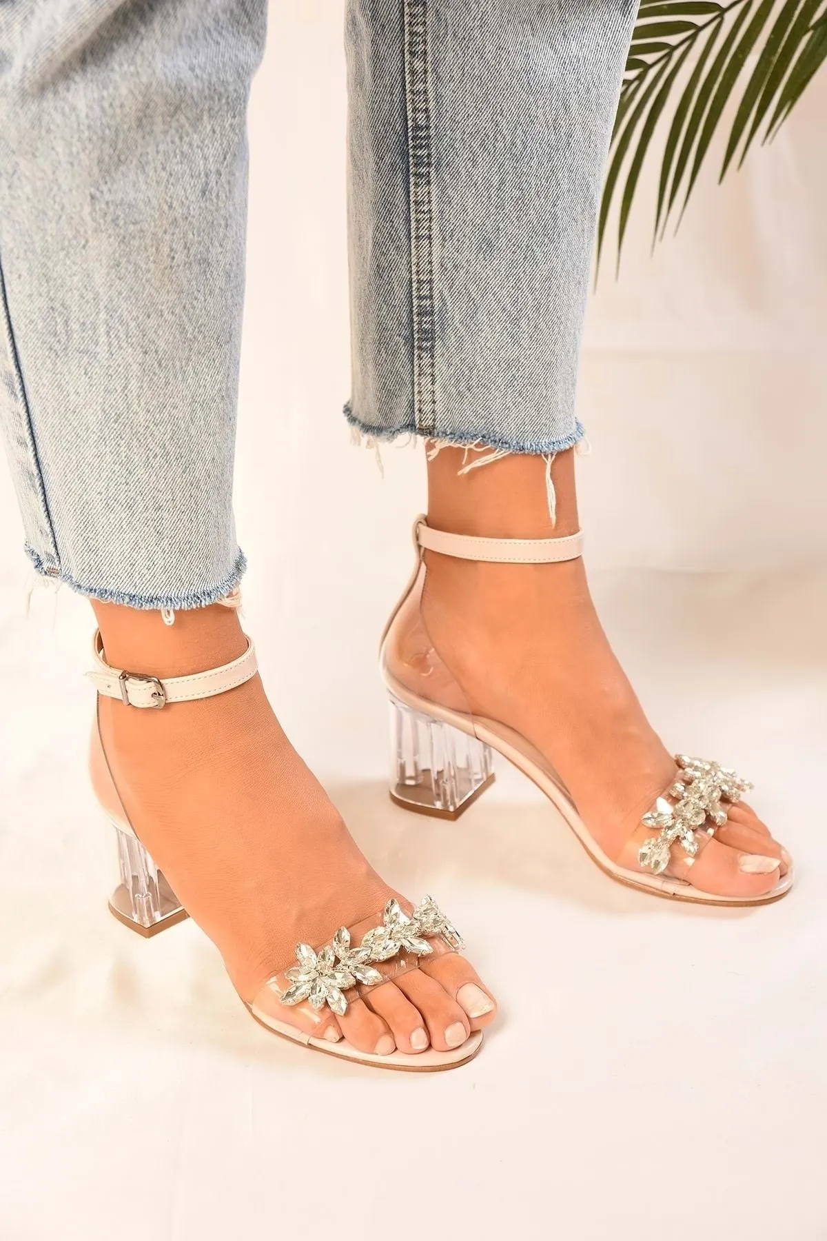 Shoeberry  Damen-Schuhe „Maggie Ten“ mit transparentem Steinabsatz und einem Riemen